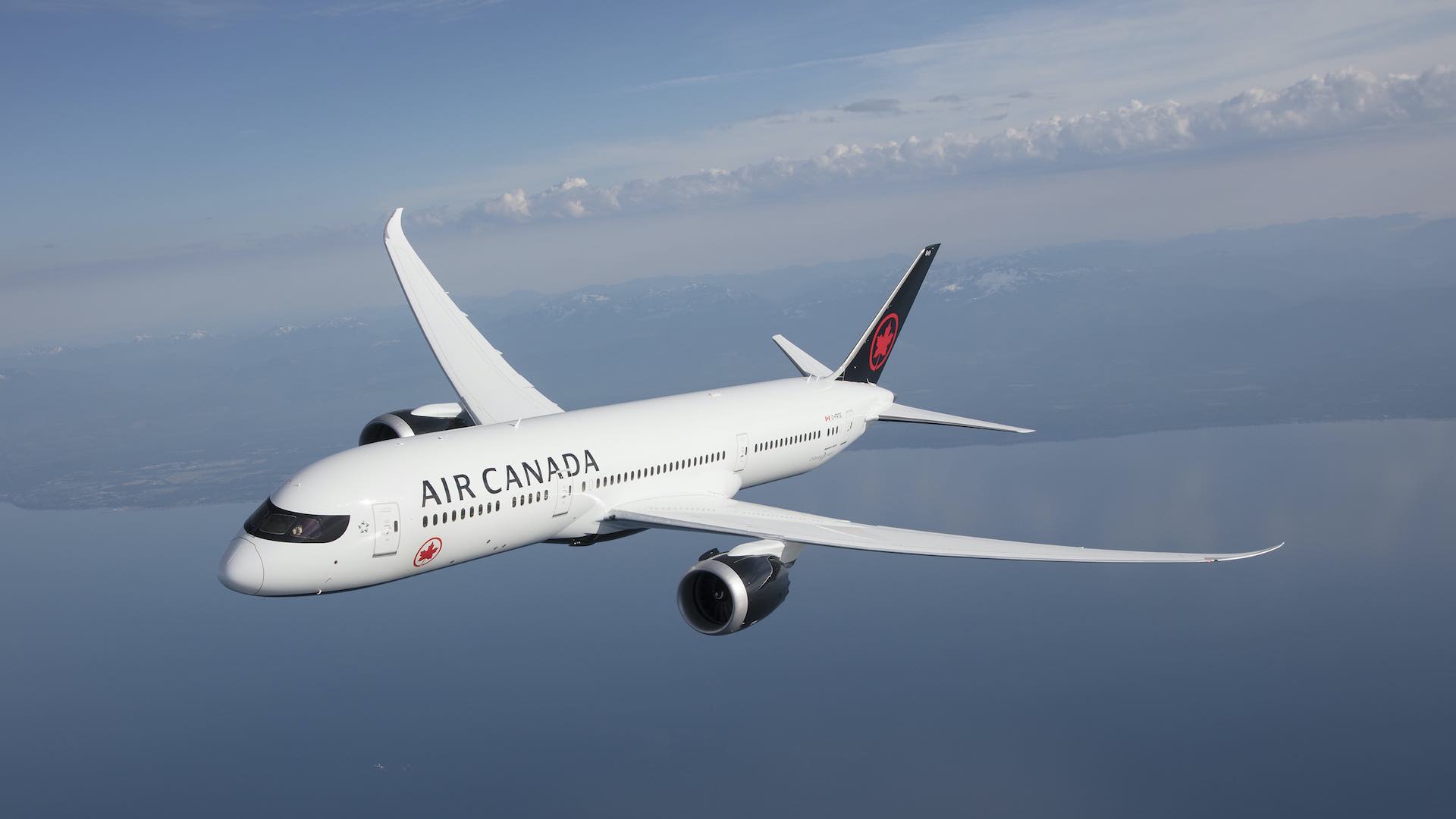 Air Canada, kusmuğa bulanmış oturmayı reddeden yolcuların tahliye edilmesiyle tepkiyle karşı karşıya kaldı