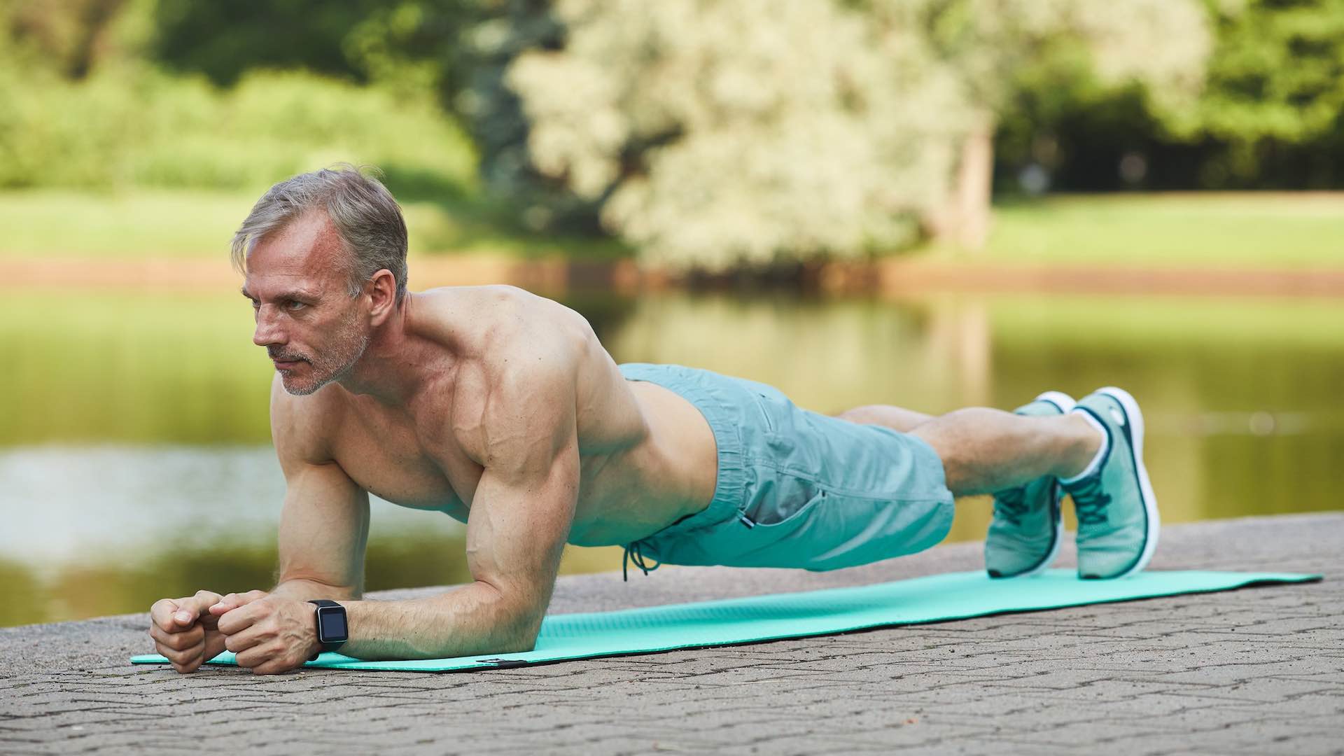 Dr. Peter Attia'nın yaşam boyu canlılık için fitness stratejisiyle zarif bir şekilde yaşlanmak