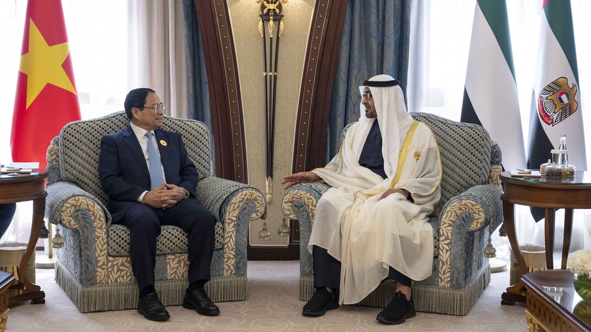 رئیس جمهور امارات متحده عربی با نخست وزیر ویتنام در نشست شورای همکاری خلیج فارس و آسه آن گفتگو کرد