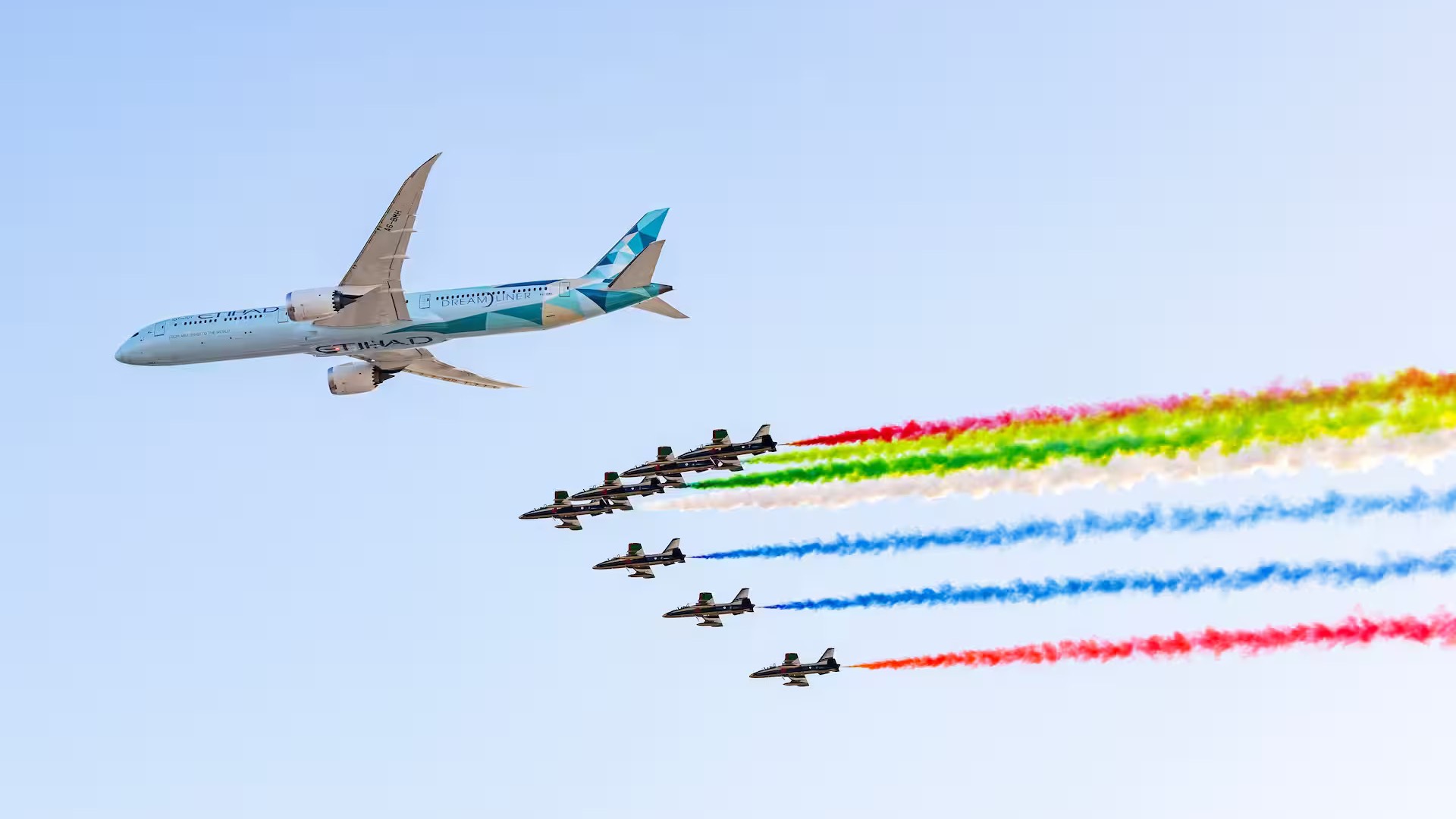 Etihad Airways élève le Grand Prix avec un défilé aérien spectaculaire pour son 20e anniversaire