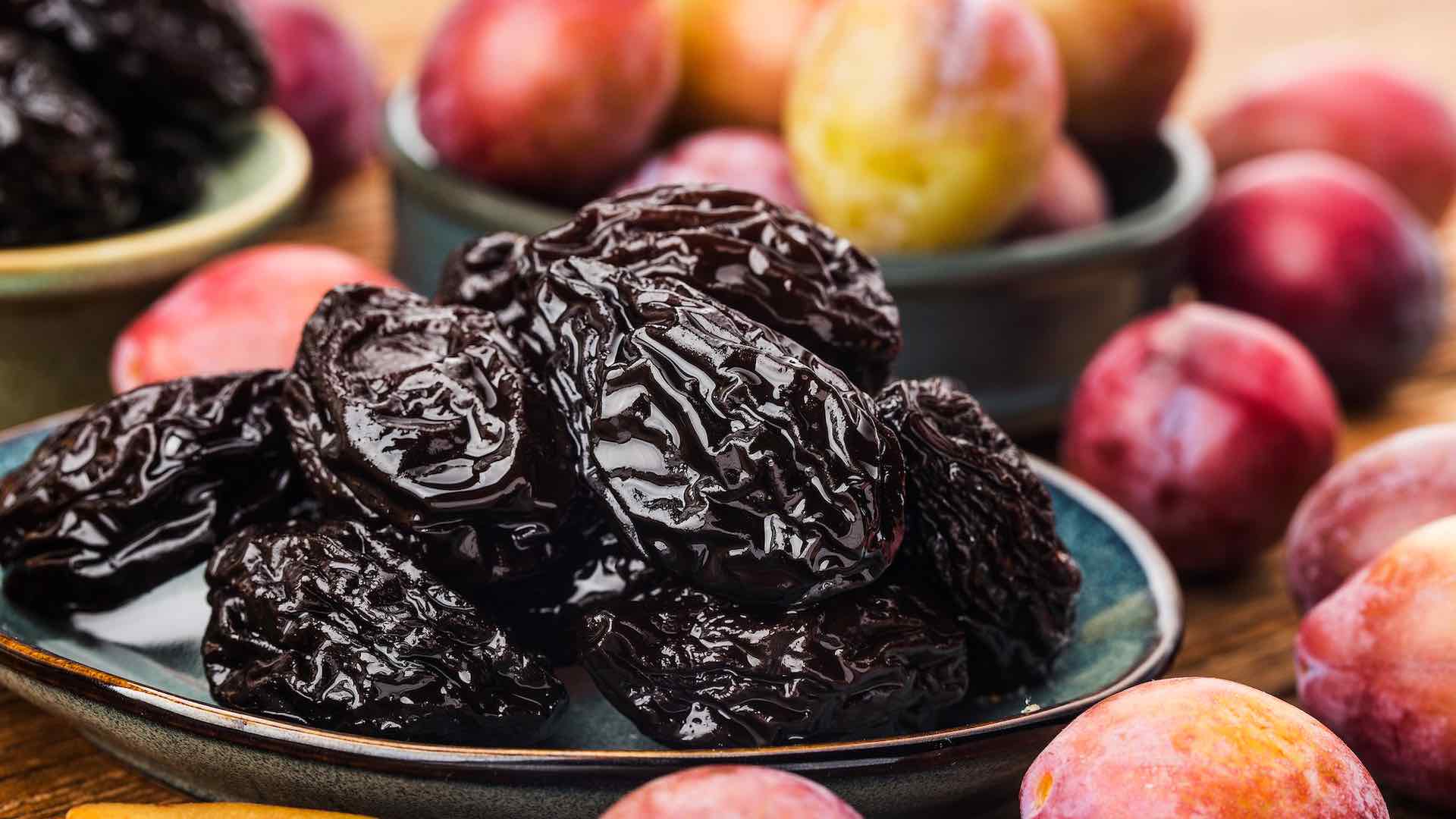 prunes आणि plums आपल्या आहार जास्तीत जास्त